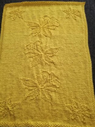 Nr. 510 Daffodils heads outward guest towel