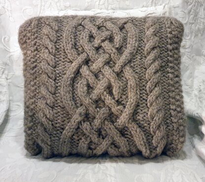 Jalla - Celtic cables cushion