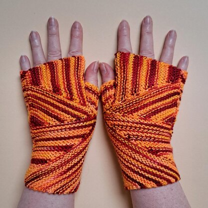 Windrädchen Fingerless Gloves