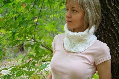 White Tenderness Cowl