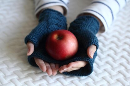 Leaf Lace Fingerless Mitts