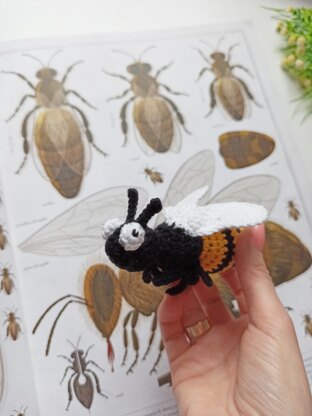 Mini crochet bee amigurumi pattern, easy crochet pattern