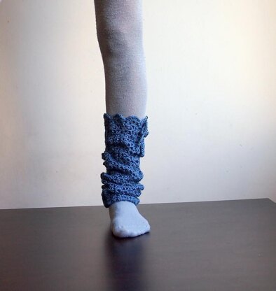 Lacy legwarmers with leaves tie