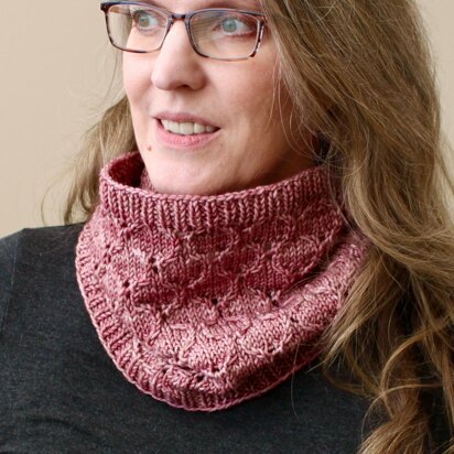 Honeycomb Eyelet Cowl