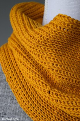 Ruska Cowl