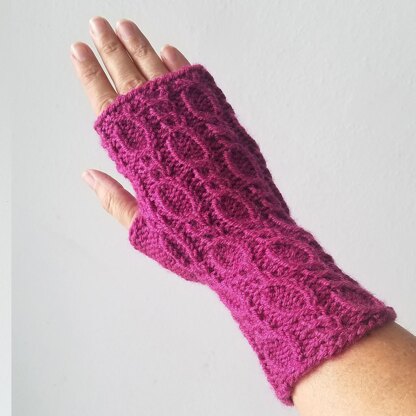 Figure Eights Fingerless Gloves