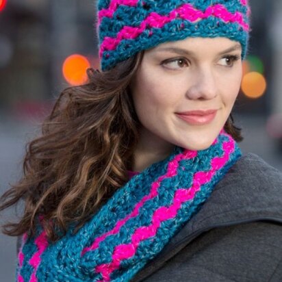 Cross-hatched Cowl & Beanie in Red Heart Reflective - LW4123