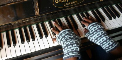 Friday Street Fingerless Mitts