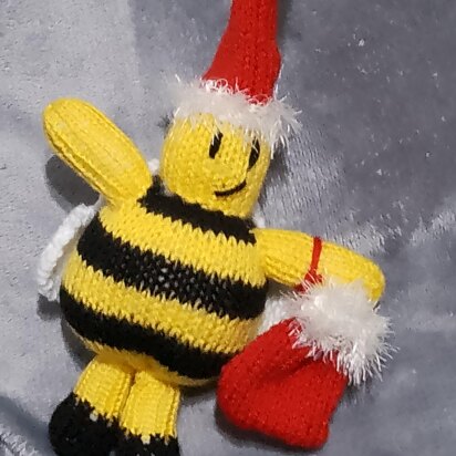 Santa bee toy - knitting pattern