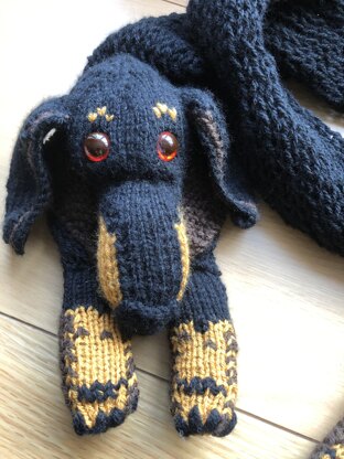 Dachshund Scarf Knitting Pattern Bella