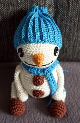 Crochet Pattern for the Snowman Snowy!