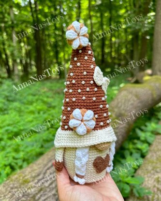 Gnome with cotton (girl)