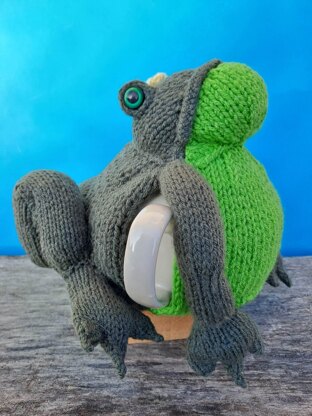 King toad tea cosy!