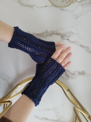 Trellis Fingerless Gloves