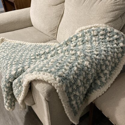 Quick and Easy Fluffy Throw Blanket