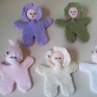 Little Baby dolly with dummy - knitting pattern