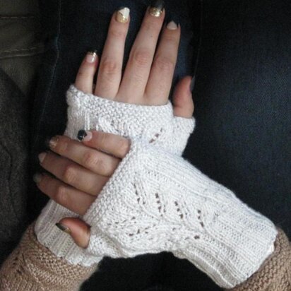 K854 – For the Future Bride Fingerless Gloves
