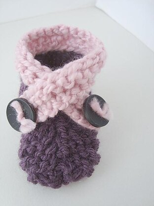 342, KNIT FLAT CROSS-OVER BOOTIES/SLIPPERS