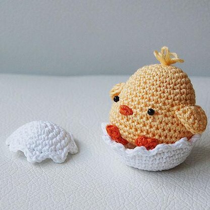 Crochet Easter Chick in an Egg Shell