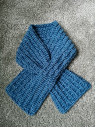 Dolphin blue keyhole scarf