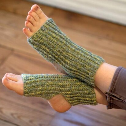 Crochet Yoga Socks in Plymouth Yarn Sakkie - F643