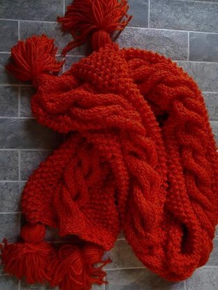 Jumbo scarf with cable detail