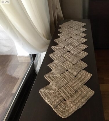 Table Runner N 142