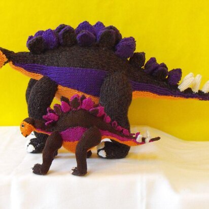 STEVE STEGOSAURUS AND BABY TOY DINOSAUR KNITTING PATTERN MADMONKEYKNITS