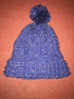 Pompom Souffle Hat in Bernat Roving