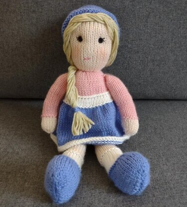 Little Yarn Dolls