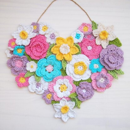 Flower heart wall decor