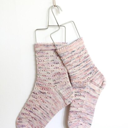 Pearly Dots - knitting pattern