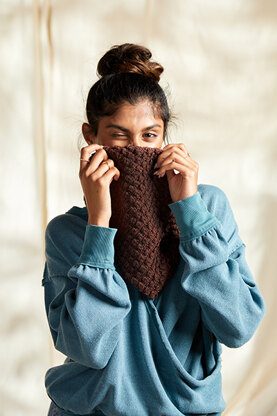 Espresso Bandana in Universal Yarn Bamboo Pop - 2696 - Downloadable PDF