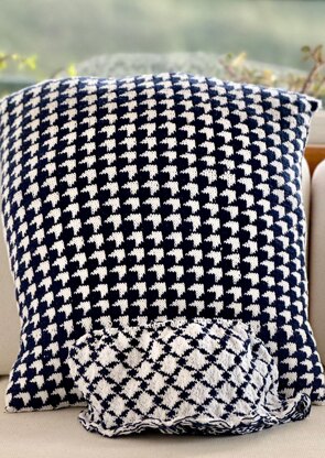 Cushion azulejo floral