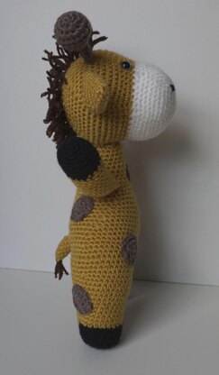 Crochet Pattern Giraffe with clothes to change!