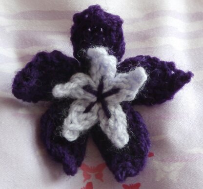 Periwinkle Flower Knitted Brooch