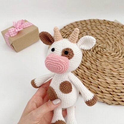 Crochet cow toy amigurumi crochet pattern