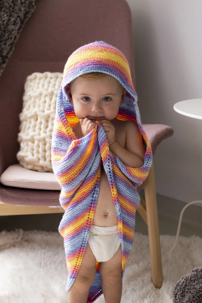 Rainbow Hooded Afghan in Lion Brand Ice Cream - L90141