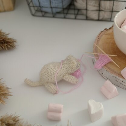 Knitting pattern little kittens 7cm