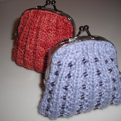Ribbed and beaded coin purse - knitting pattern