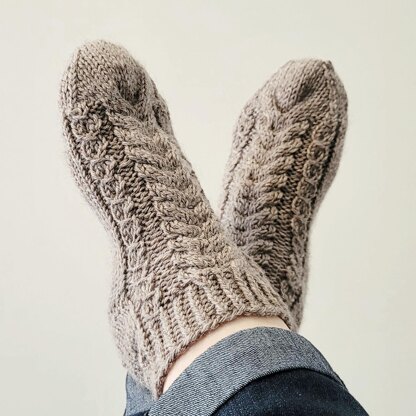 Deer Tracks Cable Socks