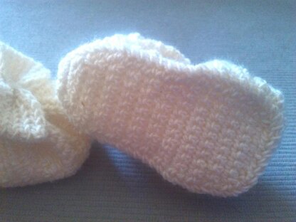 Baby Booties with Bow / Scarpine con fiocco