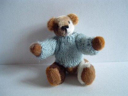 Simple jumper for teddy bear