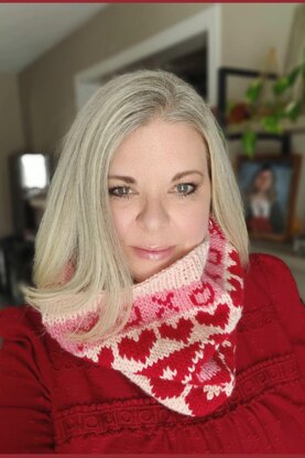 Hearts & Kisses Cowl