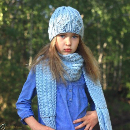 The Aurora cable hat and scarf