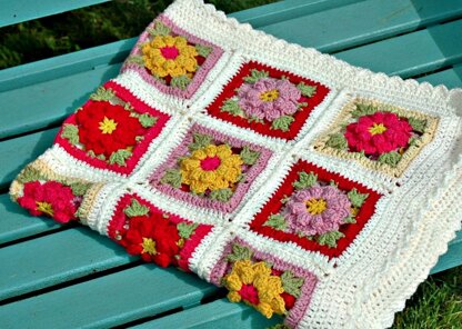 Floral Blooms blanket pattern by Jelena Faergemann