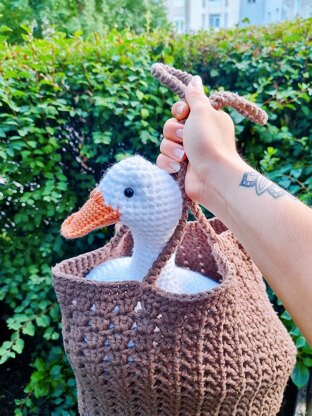 Duck with cape amigurumi