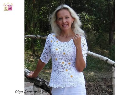 White lace blouse with daisies