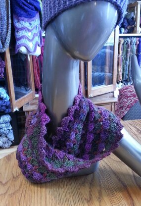 Twisted Garden Cowl
