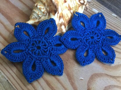 38. Blue flower earrings